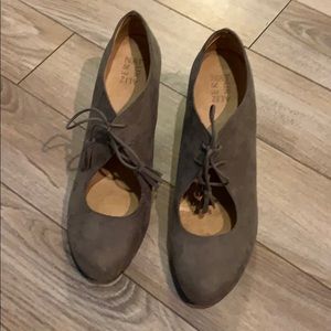 Naturalizer. Never worn. Gray heels w/ lace-up top